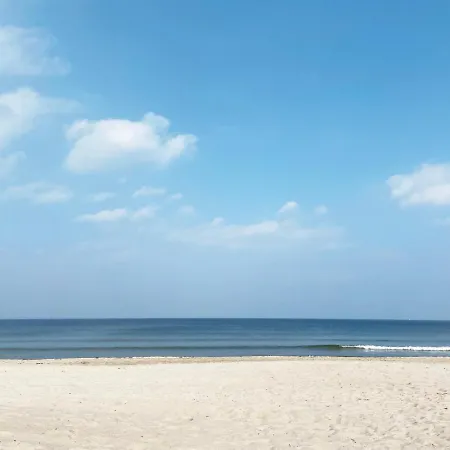 Zentrales Strandnahes Design-apartment Mit Balkon Und Parkplatz