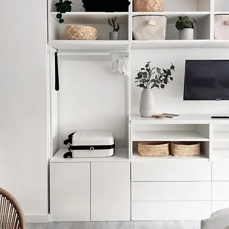 Seaside - Zentrales Design-apartment Mit Balkon & Parkplatz - 2 Minuten Zum *