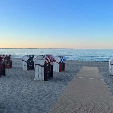 Apartment Zentrales Strandnahes Design-apartment Mit Balkon Und Parkplatz