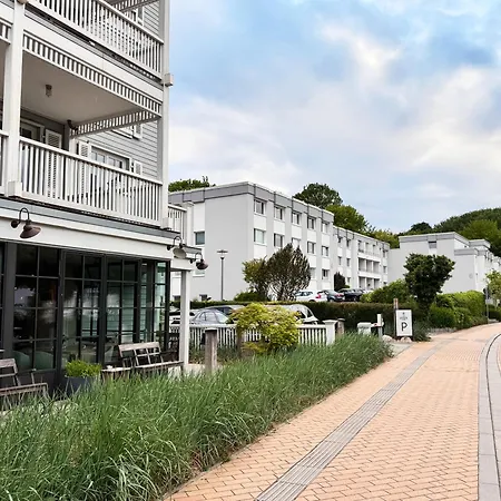 Seaside - Zentrales Design-apartment Mit Balkon & Parkplatz - 2 Minuten Zum Apartment *