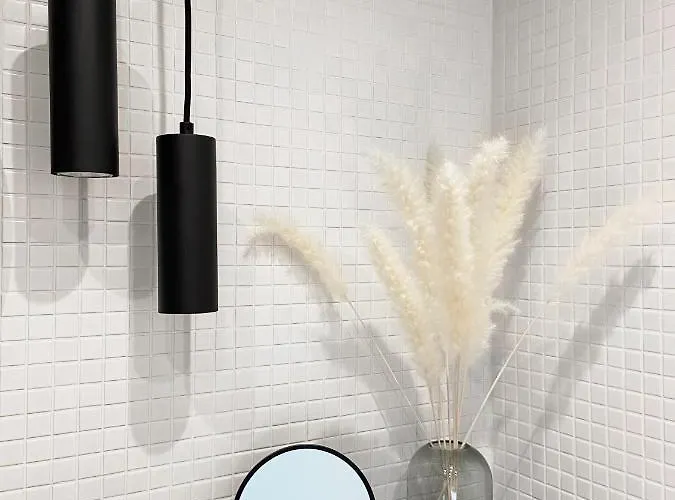 Seaside - Zentrales Design-apartment Mit Balkon & Parkplatz - 2 Minuten Zum Apartamento Timmendorfer Strand