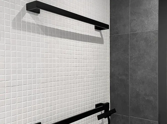 Seaside - Zentrales Design-apartment Mit Balkon & Parkplatz - 2 Minuten Zum Apartamento Timmendorfer Strand