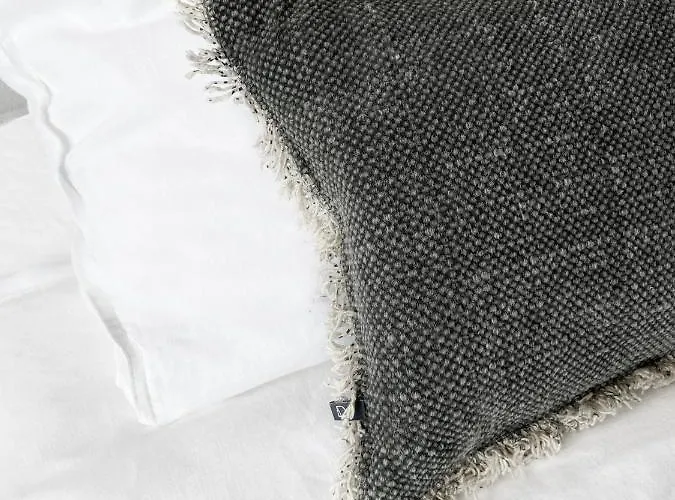 Seaside - Zentrales Design-apartment Mit Balkon & Parkplatz - 2 Minuten Zum *