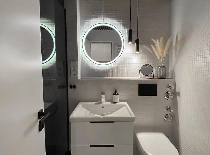 Zentrales Strandnahes Design-apartment Mit Balkon Und Parkplatz * Timmendorfer Strand